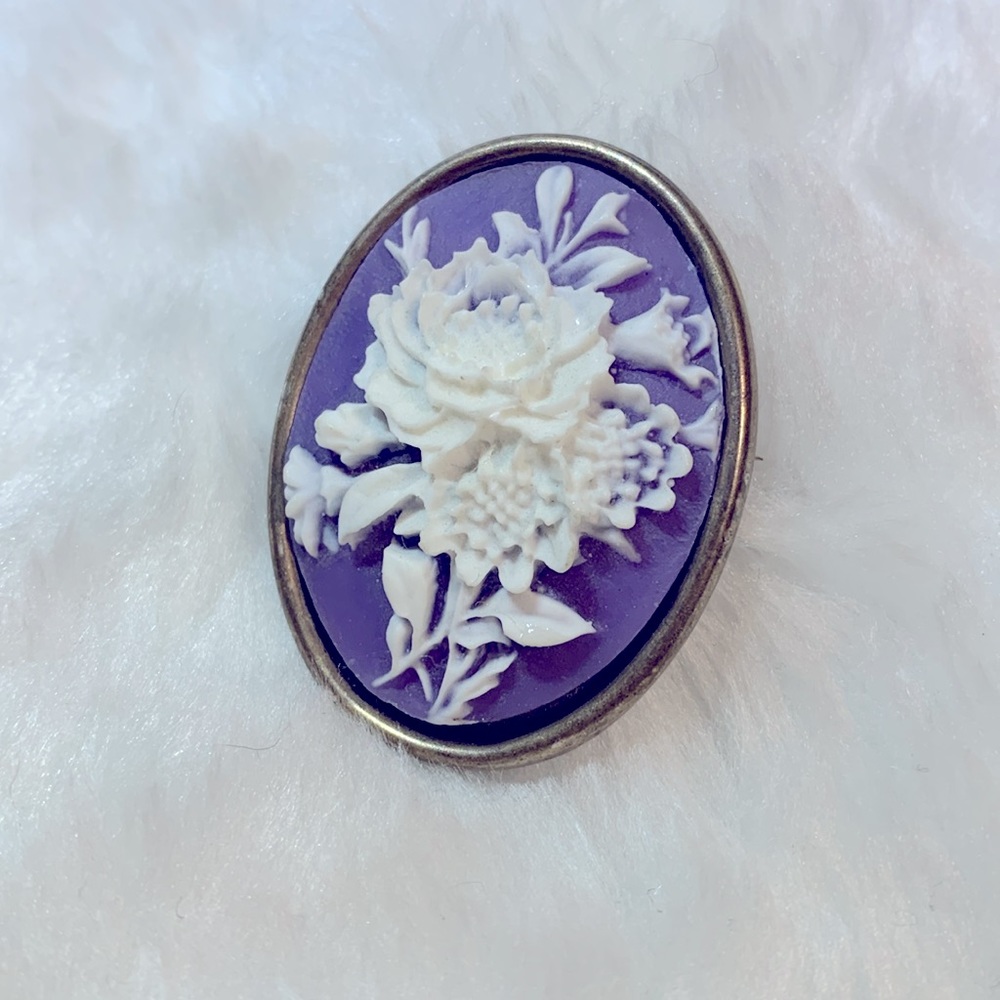 ❄️4/$20❄️ Vintage Flower Cameo Brooch Pendant
